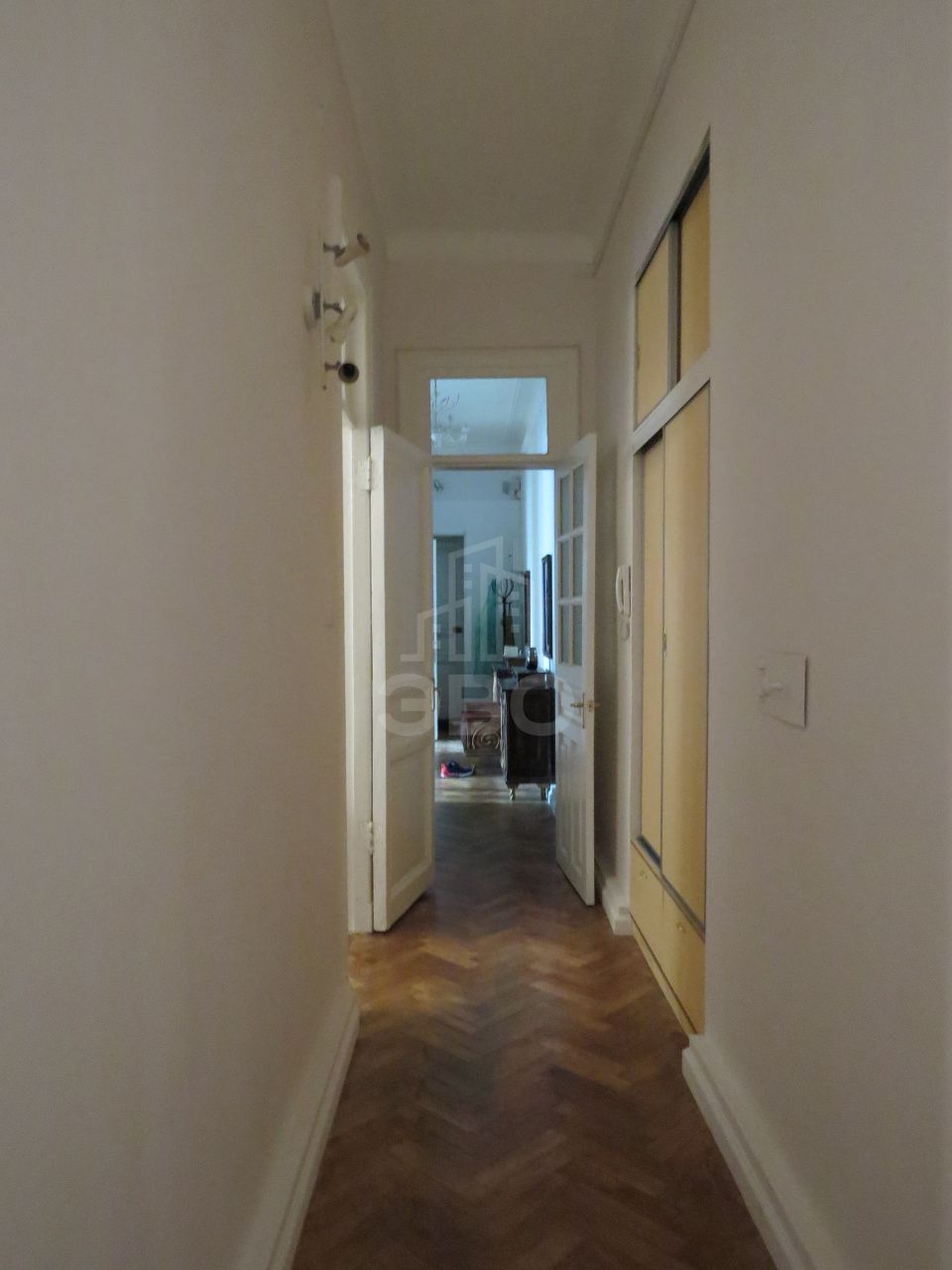 четырехкомнатная квартира в Санкт-Петербурге по адресу: Маяковского ул., 36-38