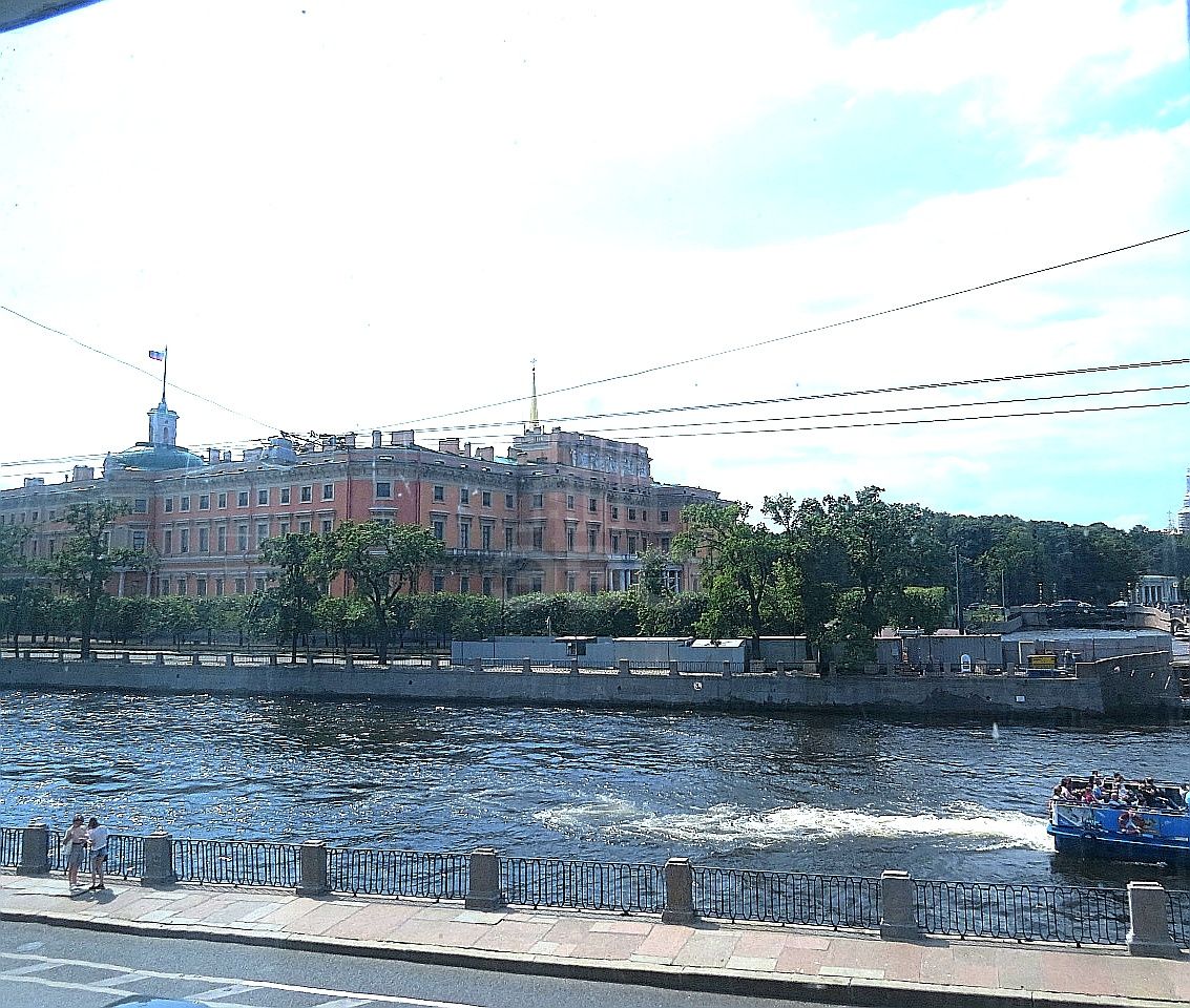 трехкомнатная квартира в Санкт-Петербурге по адресу: Пестеля ул., 1