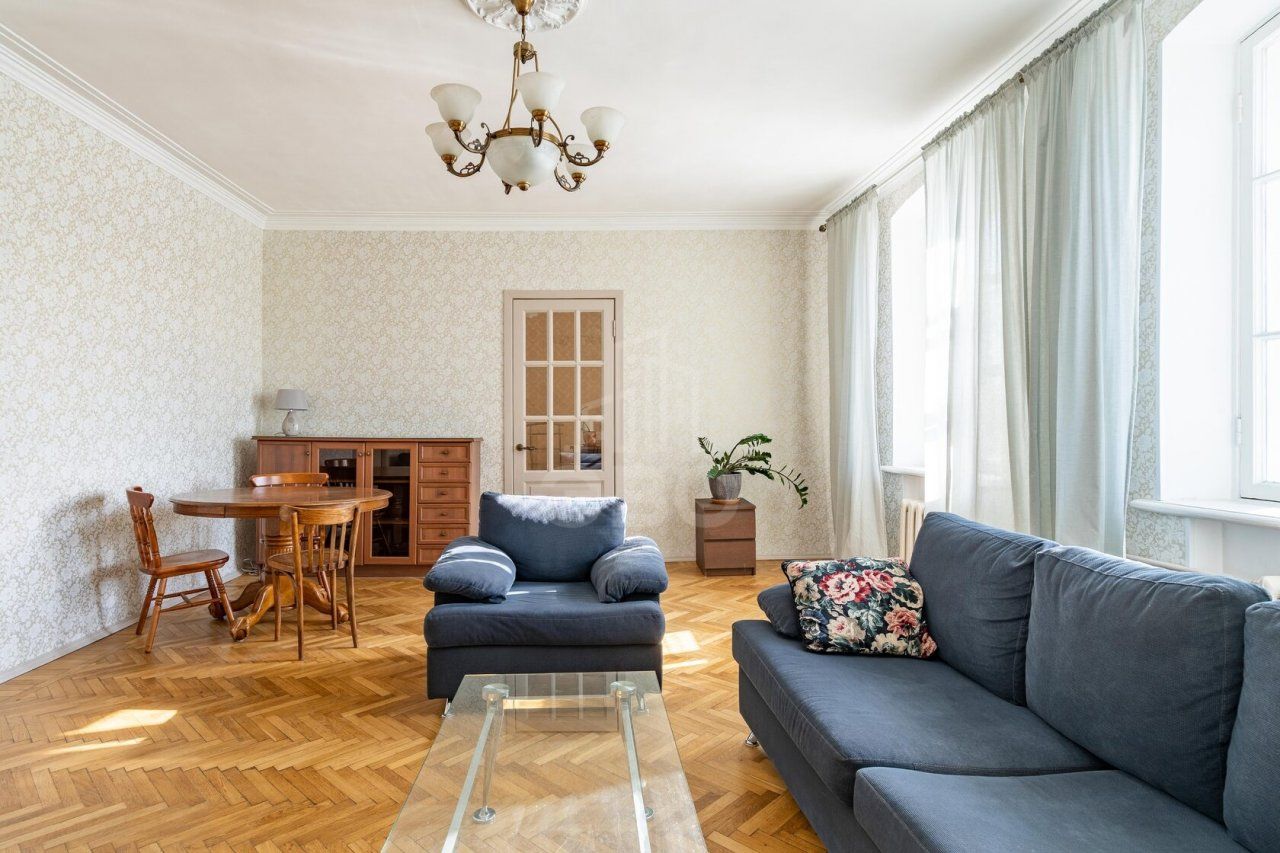 трехкомнатная квартира в Санкт-Петербурге по адресу: Пестеля ул., 1