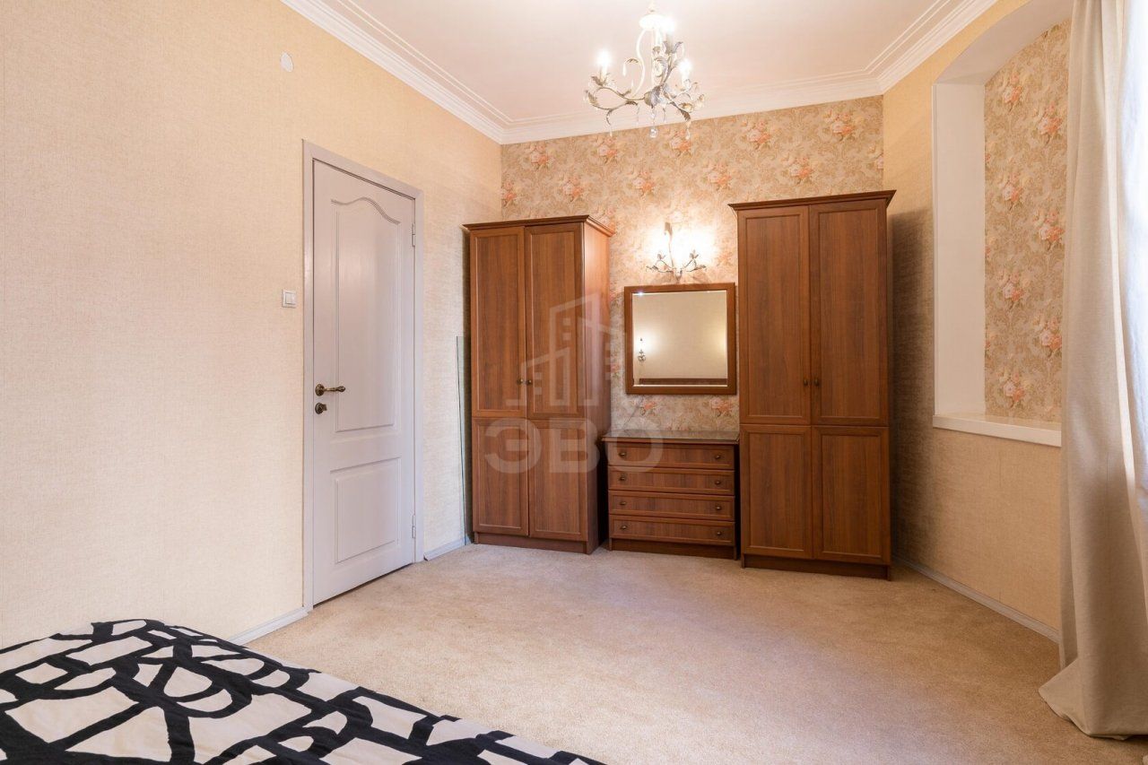 трехкомнатная квартира в Санкт-Петербурге по адресу: Пестеля ул., 1