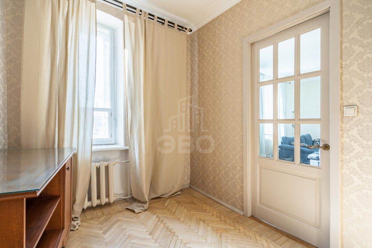 трехкомнатная квартира в Санкт-Петербурге по адресу: Пестеля ул., 1