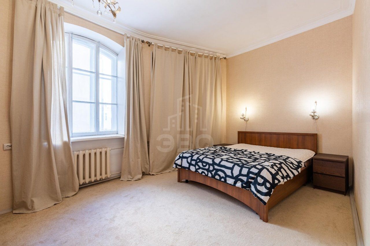 трехкомнатная квартира в Санкт-Петербурге по адресу: Пестеля ул., 1