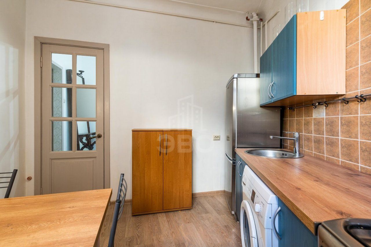 трехкомнатная квартира в Санкт-Петербурге по адресу: Пестеля ул., 1