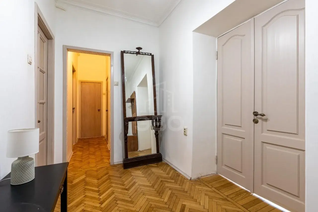 трехкомнатная квартира в Санкт-Петербурге по адресу: Пестеля ул., 1