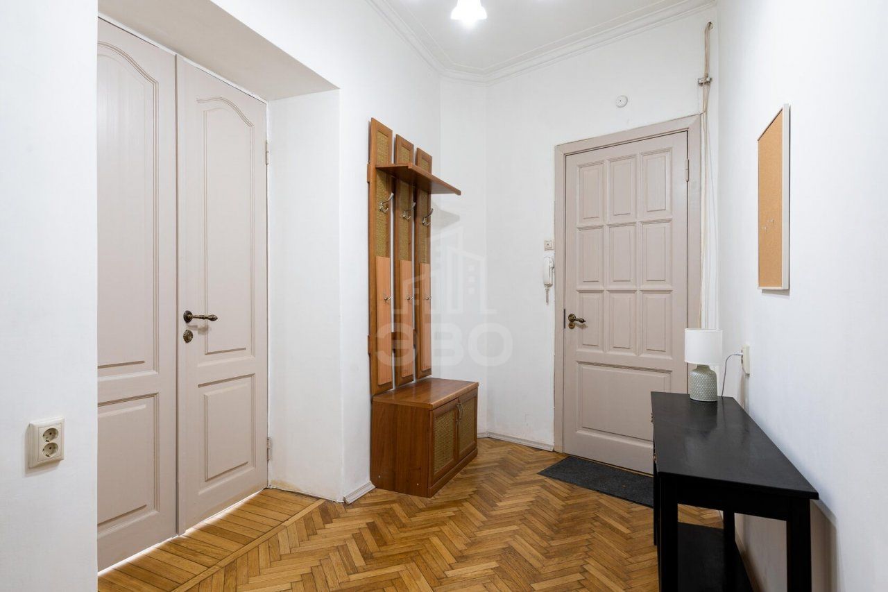 трехкомнатная квартира в Санкт-Петербурге по адресу: Пестеля ул., 1