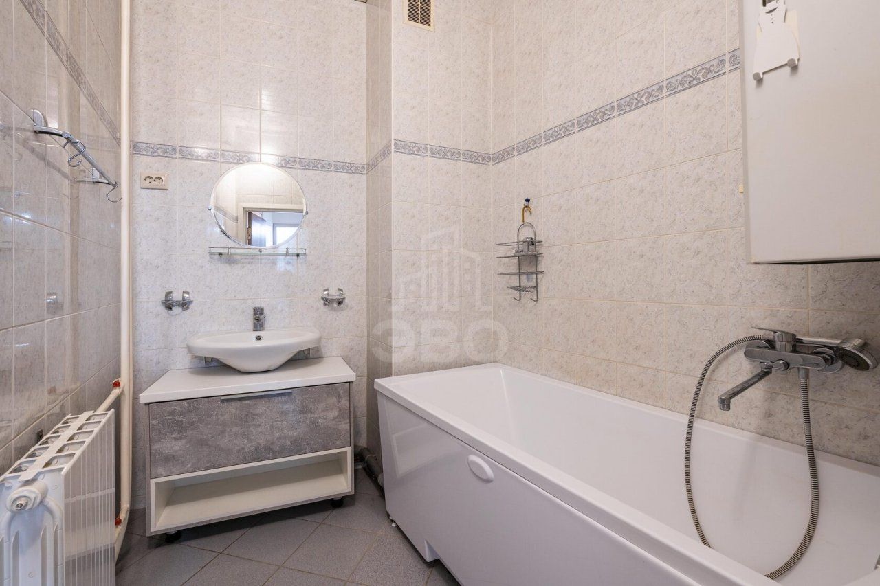 трехкомнатная квартира в Санкт-Петербурге по адресу: Пестеля ул., 1