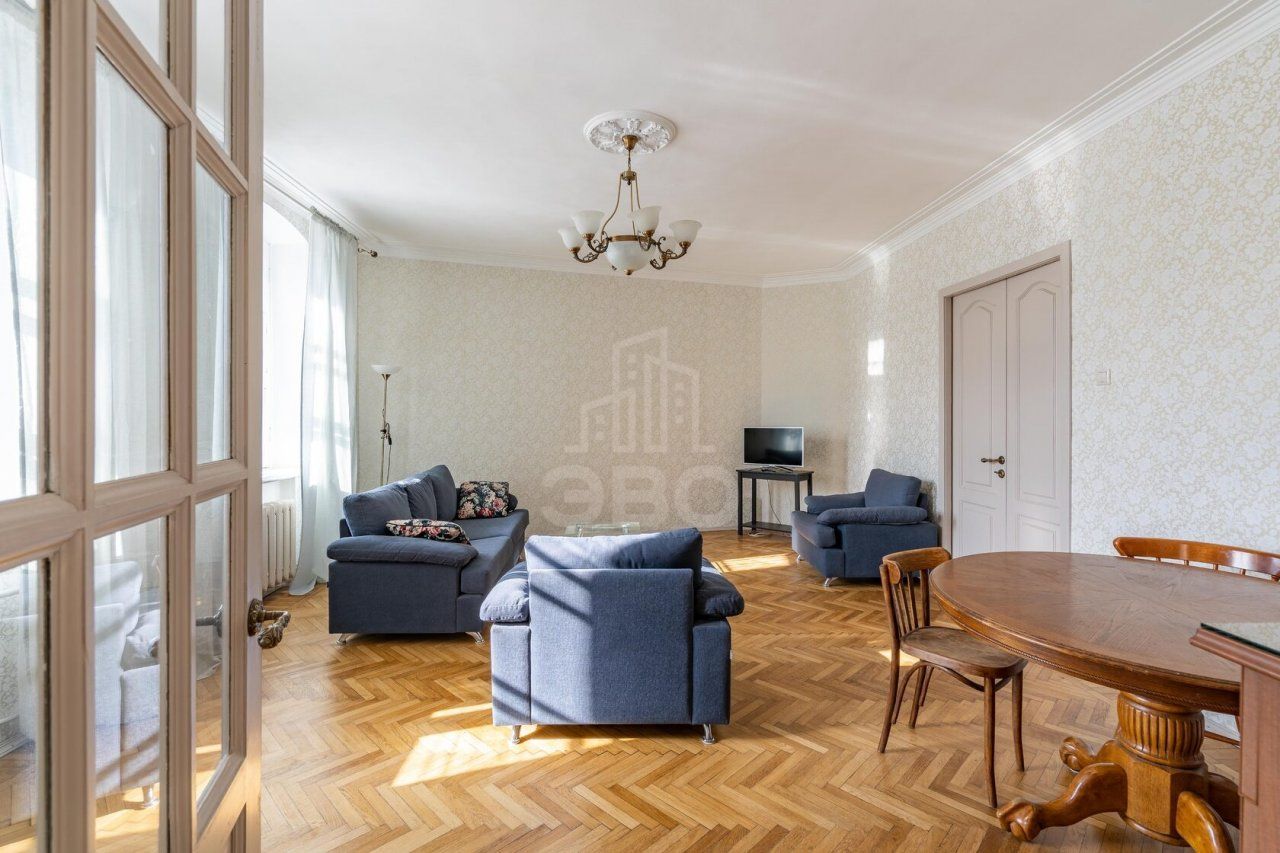 трехкомнатная квартира в Санкт-Петербурге по адресу: Пестеля ул., 1