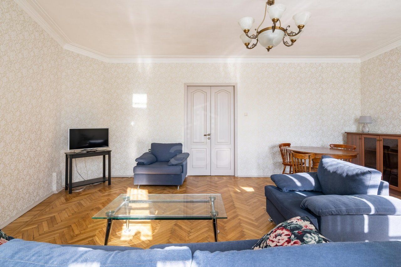 трехкомнатная квартира в Санкт-Петербурге по адресу: Пестеля ул., 1