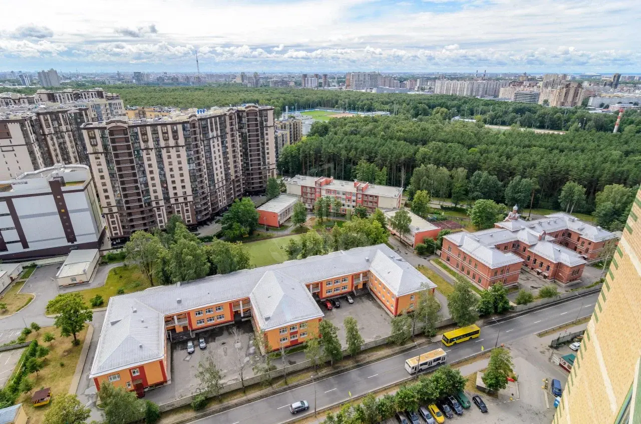 трехкомнатная квартира в Санкт-Петербурге по адресу: Фермское ш., 32