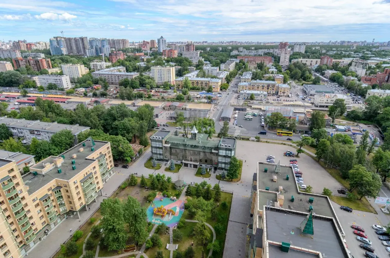 трехкомнатная квартира в Санкт-Петербурге по адресу: Фермское ш., 32