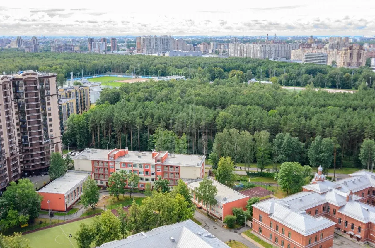 трехкомнатная квартира в Санкт-Петербурге по адресу: Фермское ш., 32