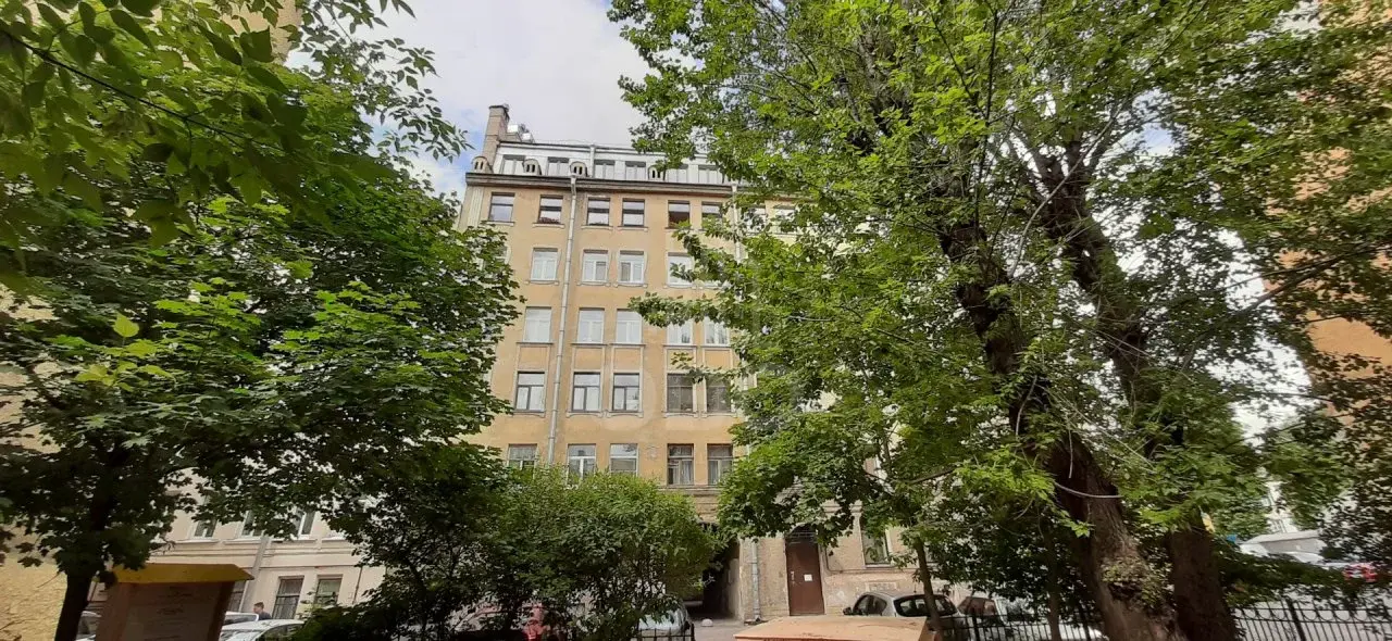 трехкомнатная квартира в Санкт-Петербурге по адресу: Мытнинский пер., 10
