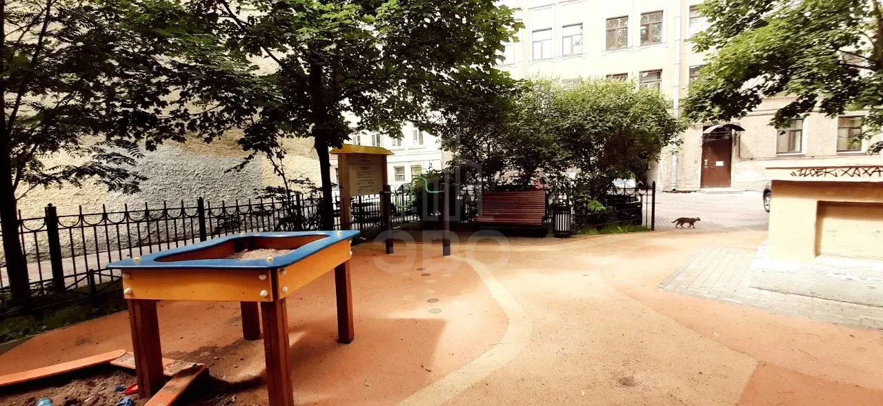трехкомнатная квартира в Санкт-Петербурге по адресу: Мытнинский пер., 10