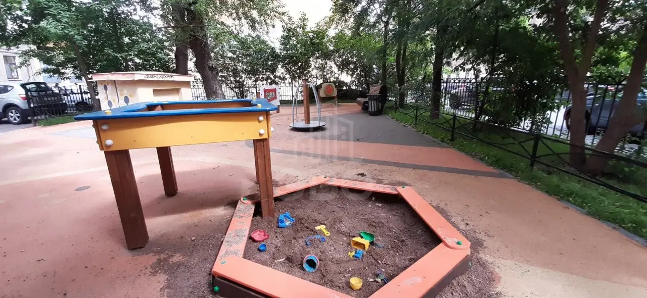 трехкомнатная квартира в Санкт-Петербурге по адресу: Мытнинский пер., 10