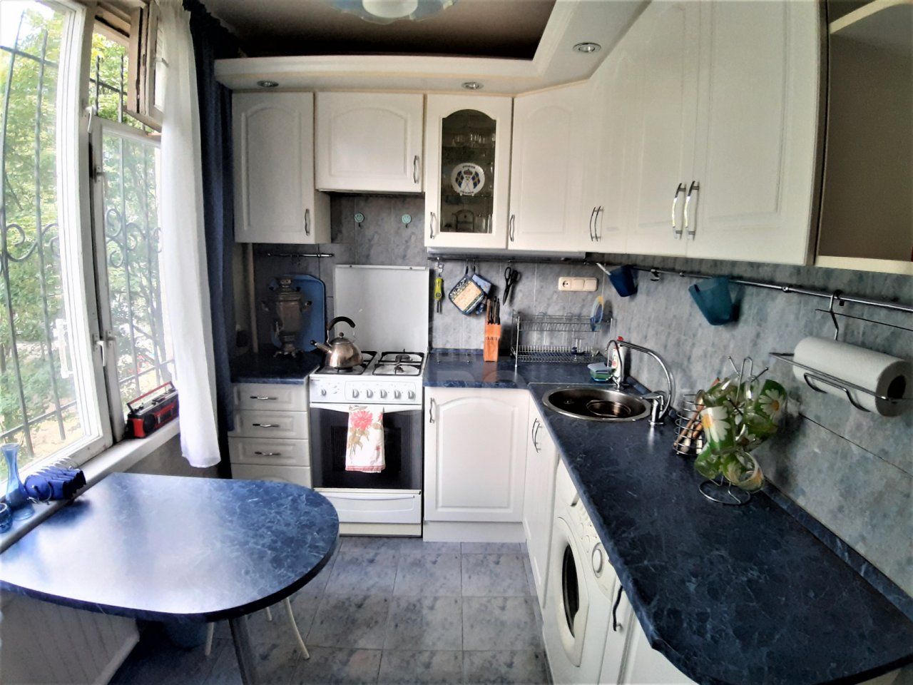 трехкомнатная квартира в Санкт-Петербурге по адресу: Замшина ул., 62