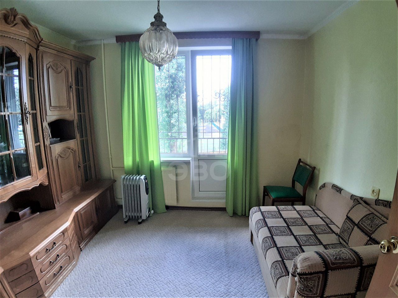 трехкомнатная квартира в Санкт-Петербурге по адресу: Замшина ул., 62