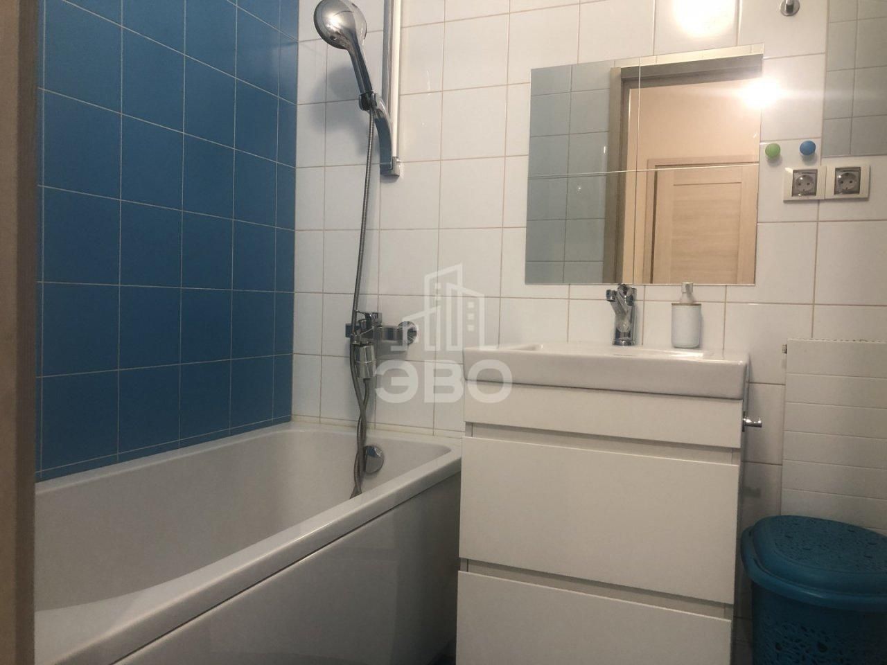 трехкомнатная квартира в Санкт-Петербурге по адресу: Оптиков ул., 34, к 1