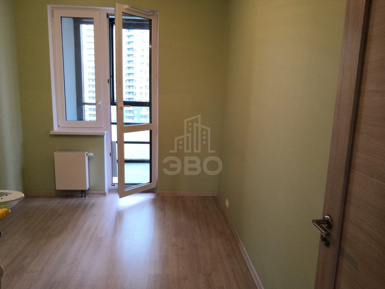 трехкомнатная квартира в Санкт-Петербурге по адресу: Оптиков ул., 34, к 1