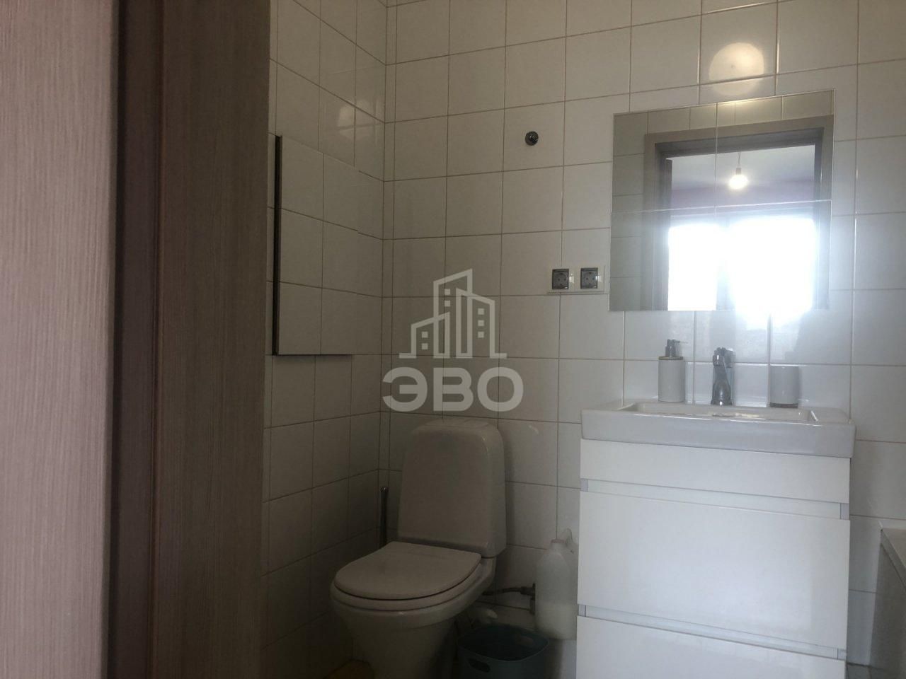 трехкомнатная квартира в Санкт-Петербурге по адресу: Оптиков ул., 34, к 1