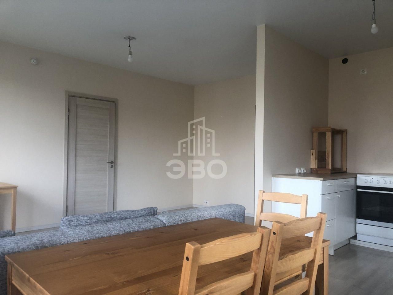 трехкомнатная квартира в Санкт-Петербурге по адресу: Оптиков ул., 34, к 1