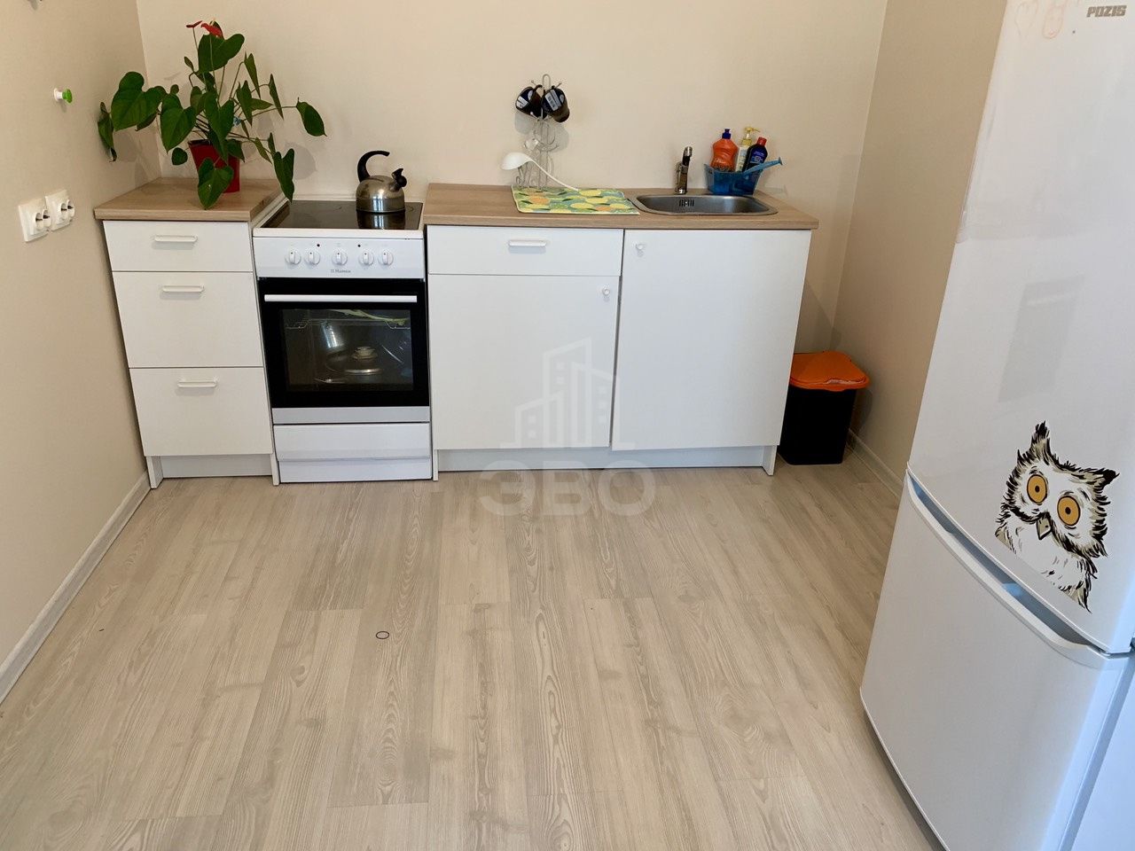 трехкомнатная квартира в Санкт-Петербурге по адресу: Оптиков ул., 34, к 1