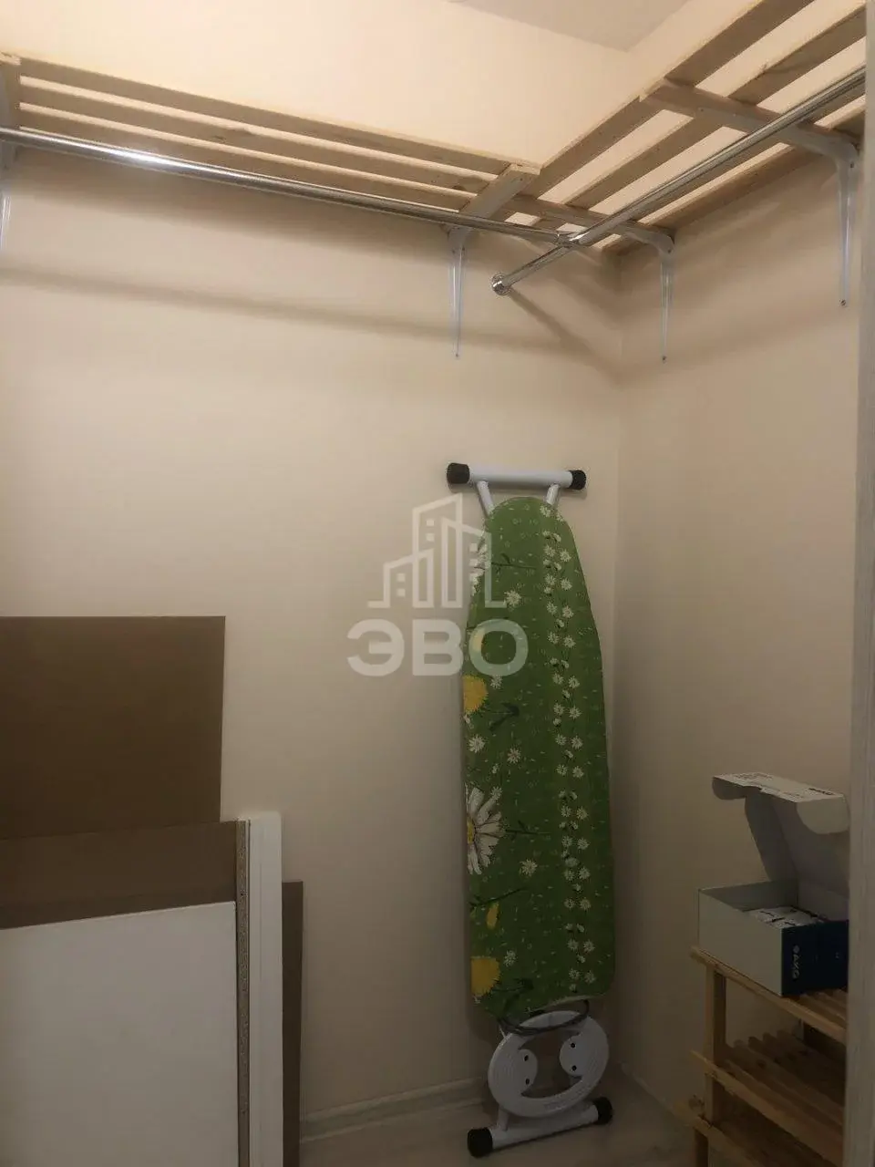трехкомнатная квартира в Санкт-Петербурге по адресу: Оптиков ул., 34, к 1