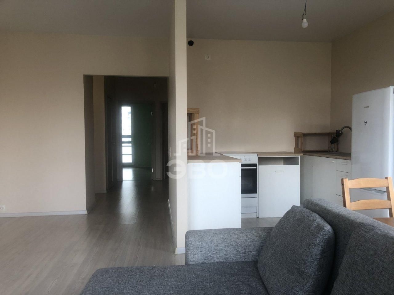 трехкомнатная квартира в Санкт-Петербурге по адресу: Оптиков ул., 34, к 1