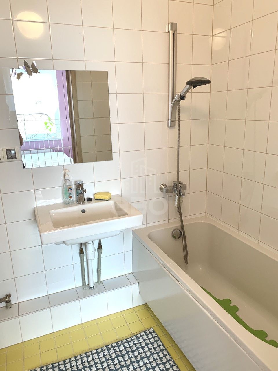 трехкомнатная квартира в Санкт-Петербурге по адресу: Оптиков ул., 34, к 1