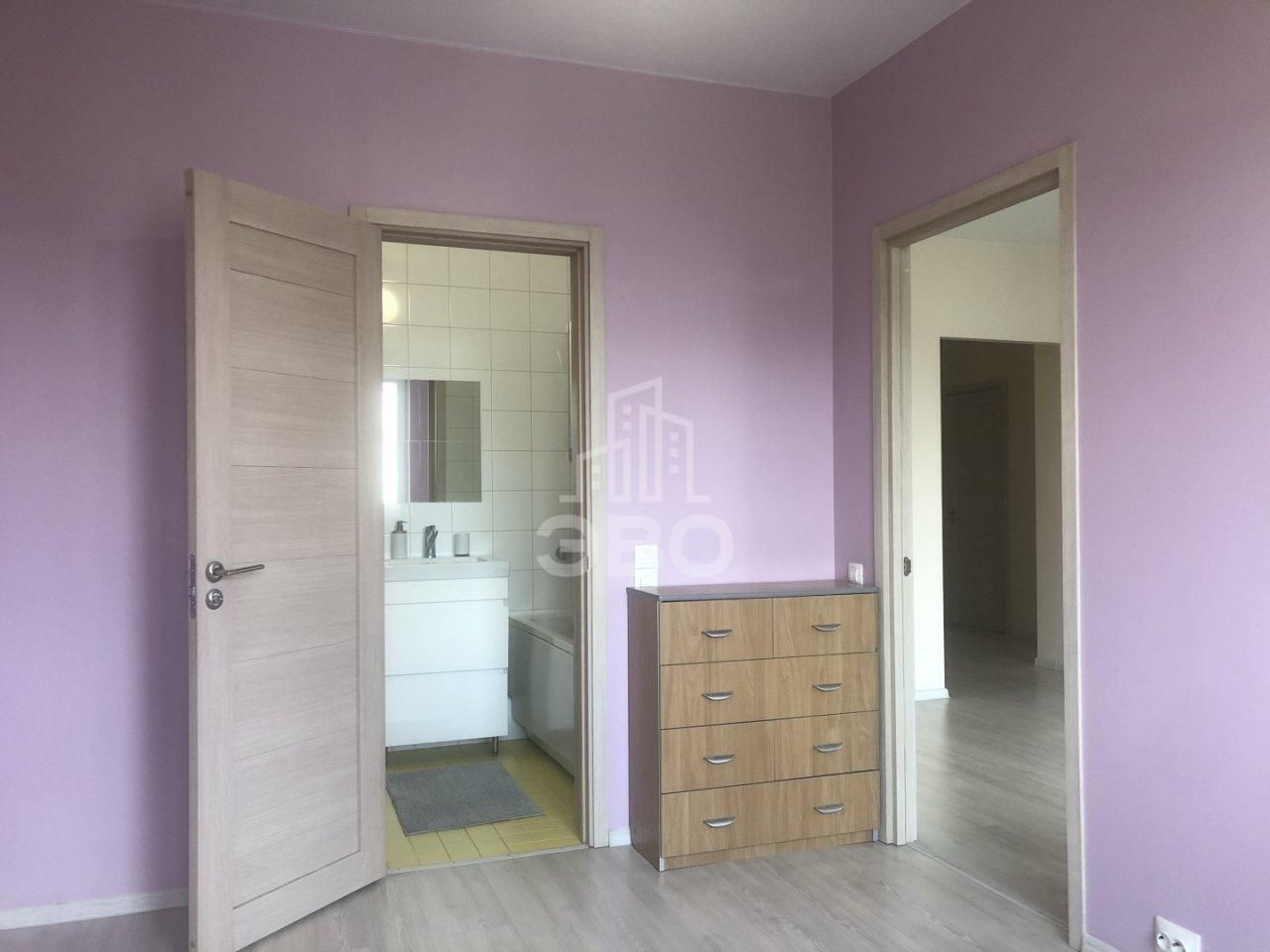 трехкомнатная квартира в Санкт-Петербурге по адресу: Оптиков ул., 34, к 1