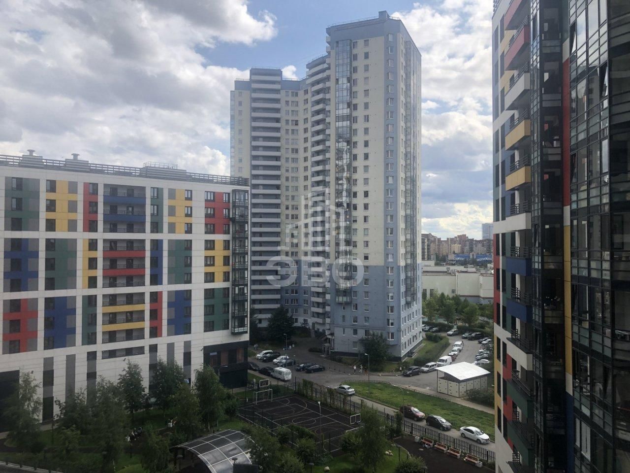 трехкомнатная квартира в Санкт-Петербурге по адресу: Оптиков ул., 34, к 1