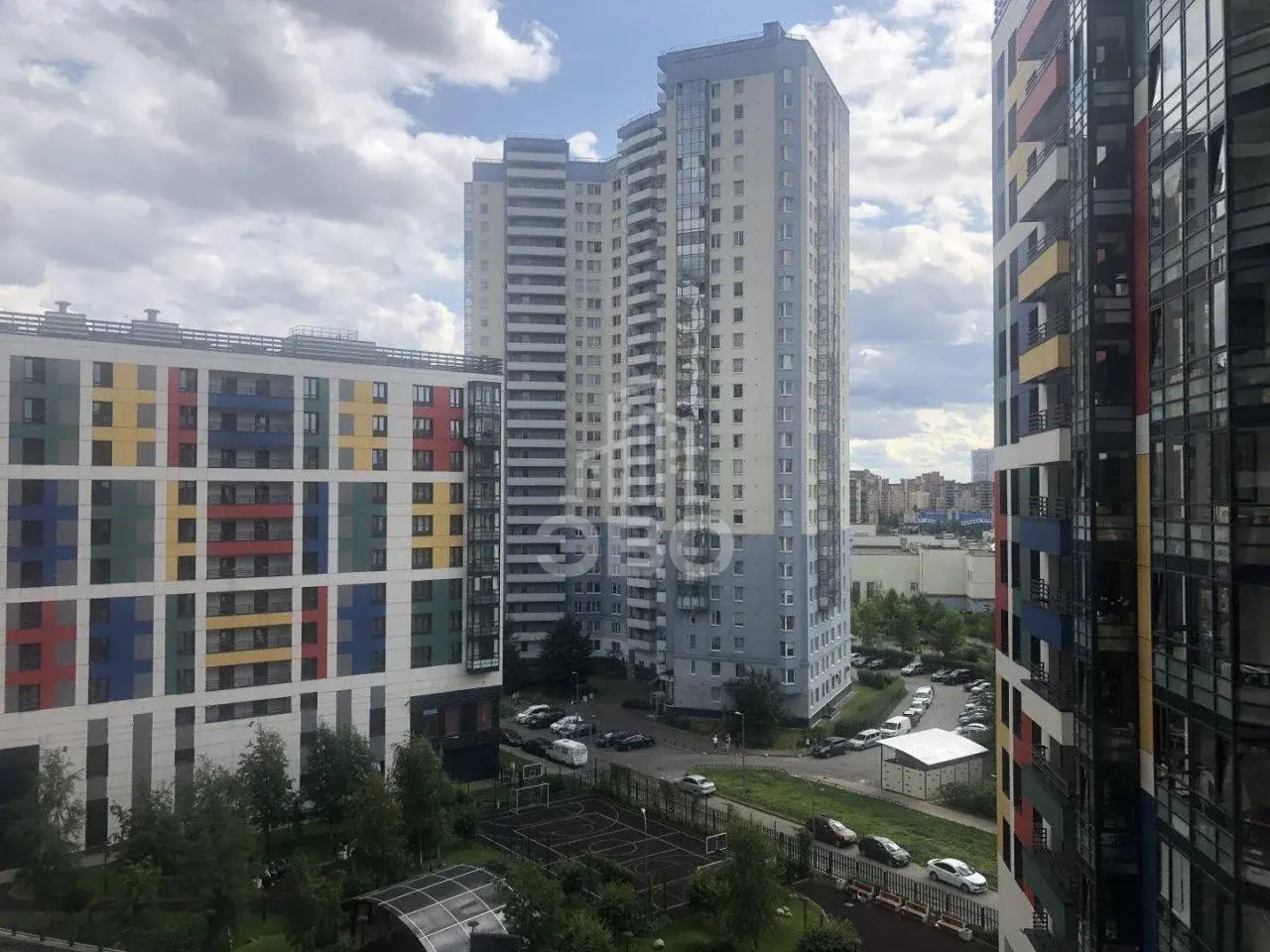 трехкомнатная квартира в Санкт-Петербурге по адресу: Оптиков ул., 34, к 1