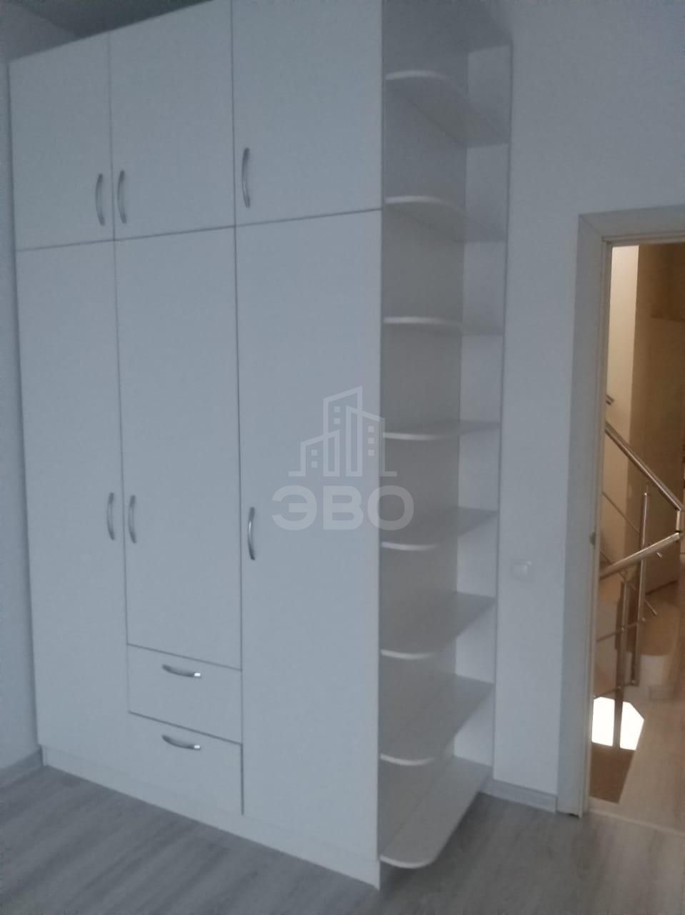 трехкомнатная квартира в Санкт-Петербурге по адресу: Горная ул., 8