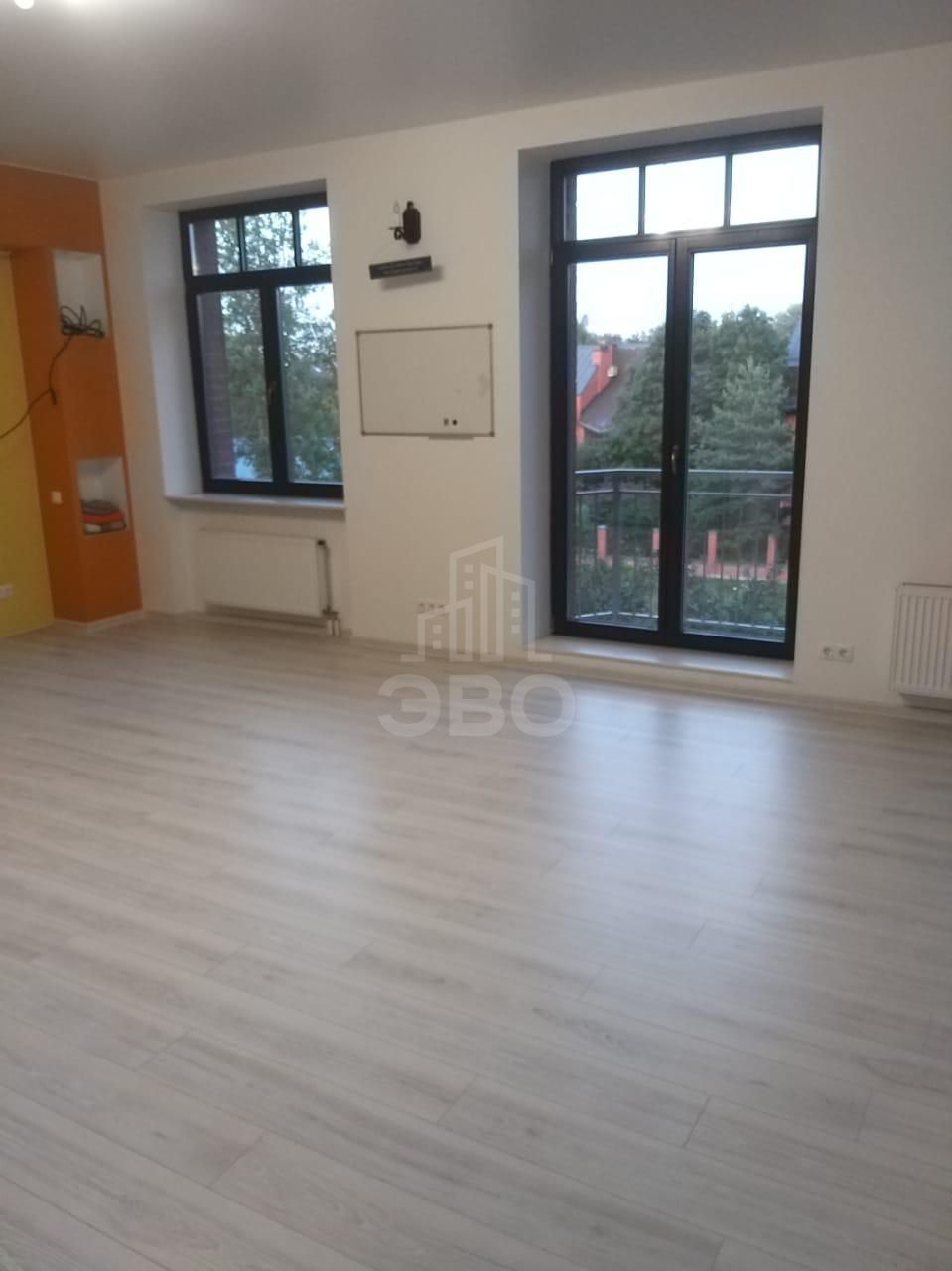 трехкомнатная квартира в Санкт-Петербурге по адресу: Горная ул., 8