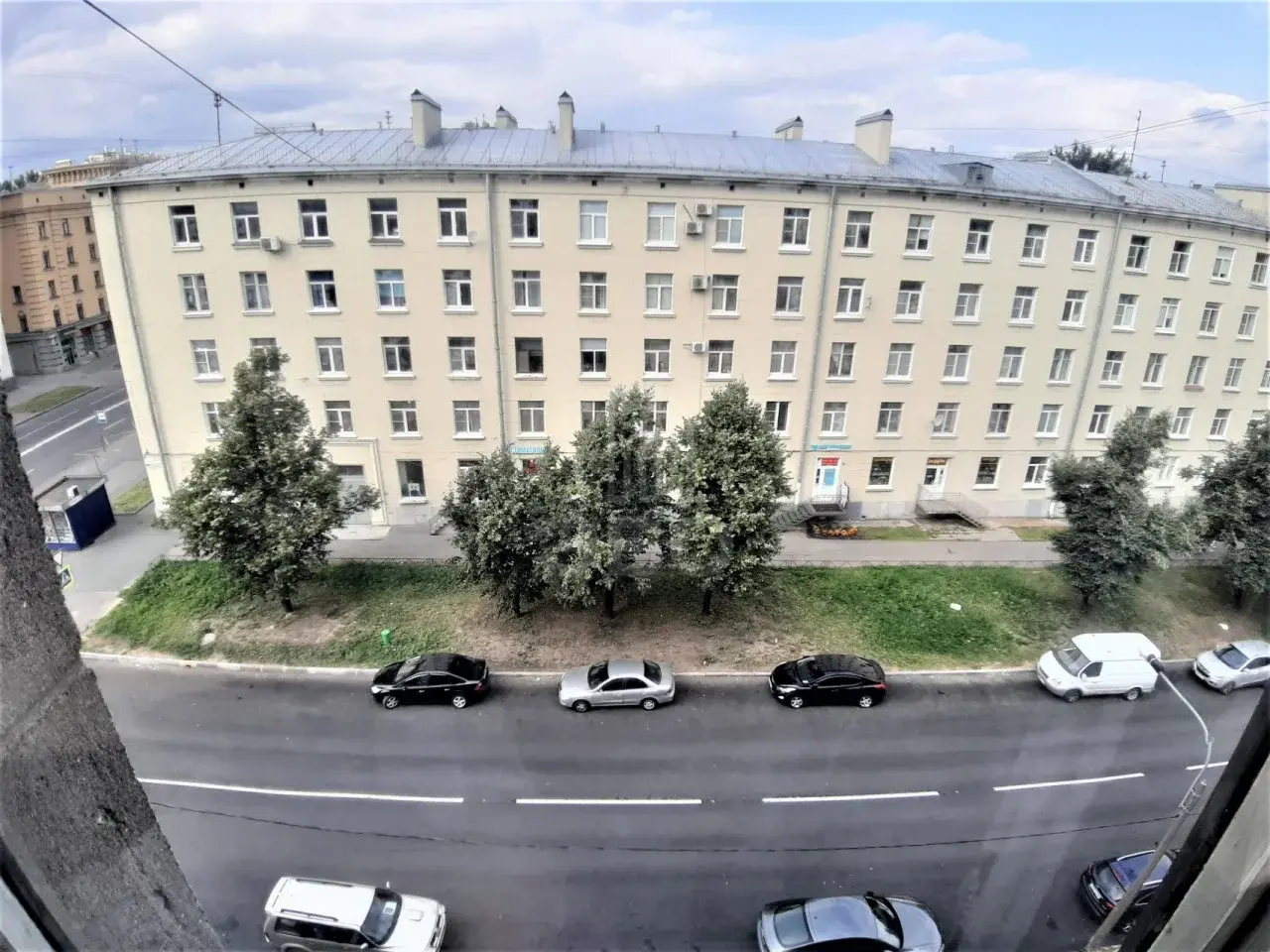 трехкомнатная квартира в Санкт-Петербурге по адресу: Кондратьевский проспект, 33