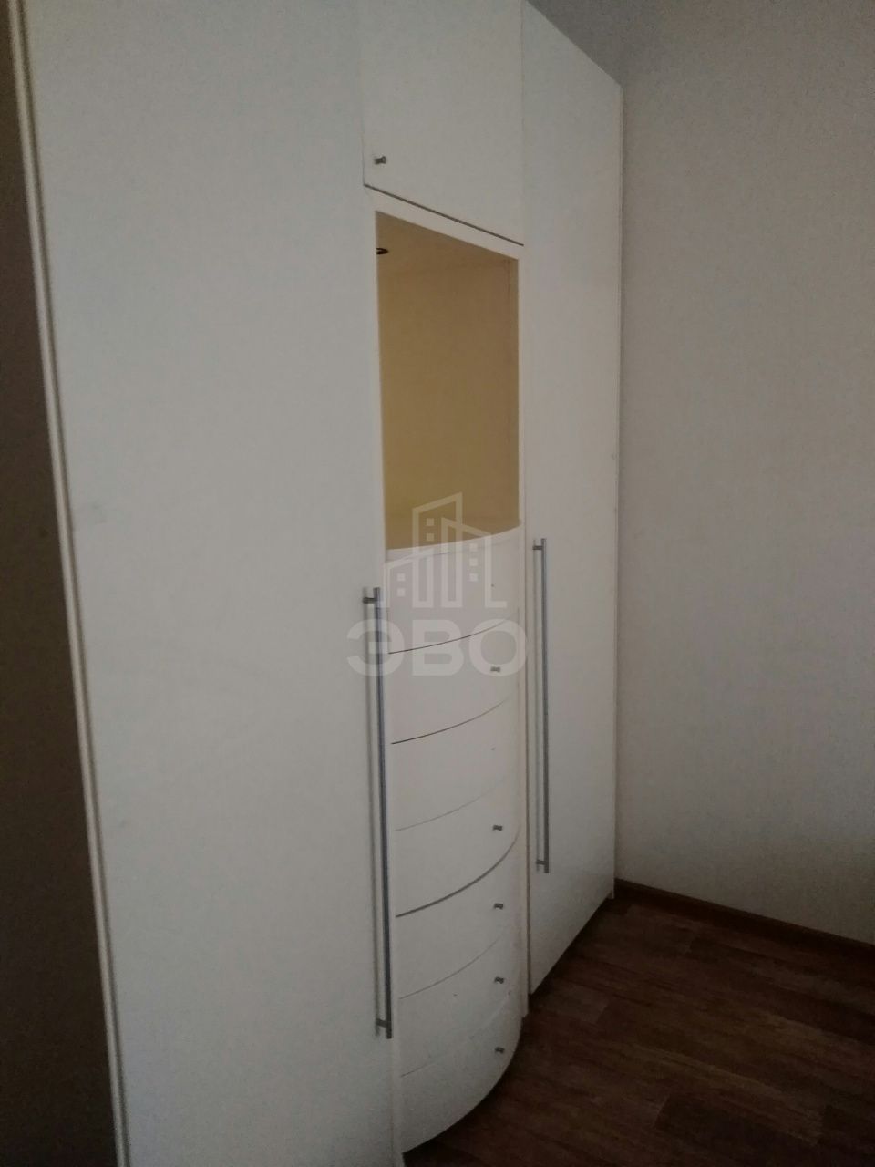 трехкомнатная квартира в Санкт-Петербурге по адресу: Кушелевская дор., 3, к 2