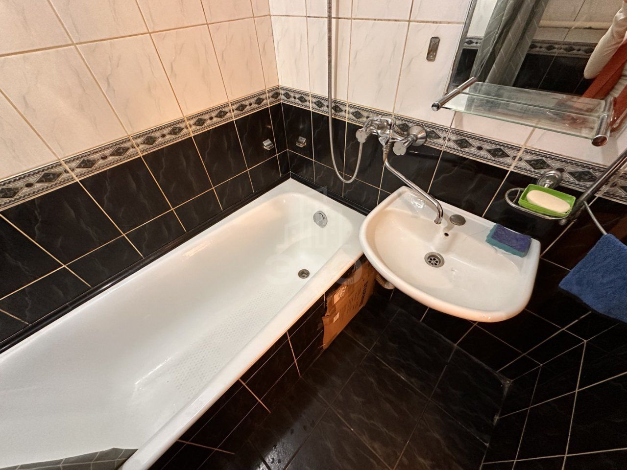 трехкомнатная квартира в Санкт-Петербурге по адресу: Купчинская ул., 15, к 2