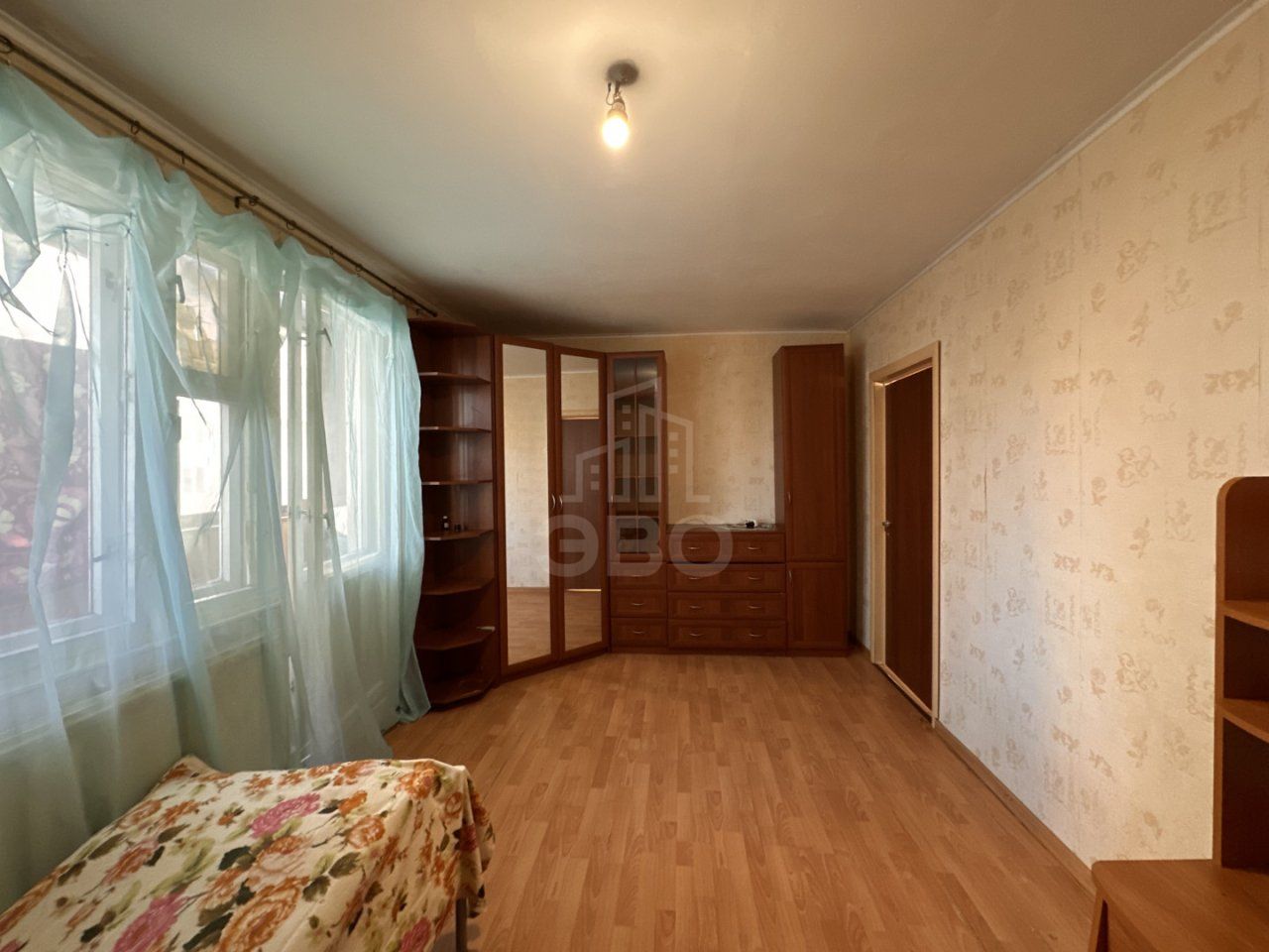 трехкомнатная квартира в Санкт-Петербурге по адресу: Купчинская ул., 15, к 2