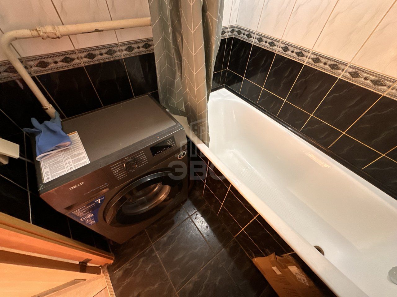 трехкомнатная квартира в Санкт-Петербурге по адресу: Купчинская ул., 15, к 2