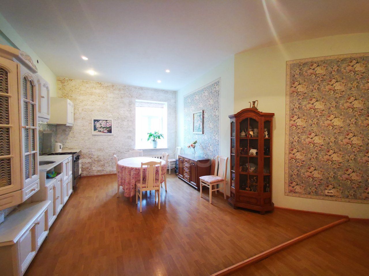 четырехкомнатная квартира в Санкт-Петербурге по адресу: Малая Посадская ул., 19