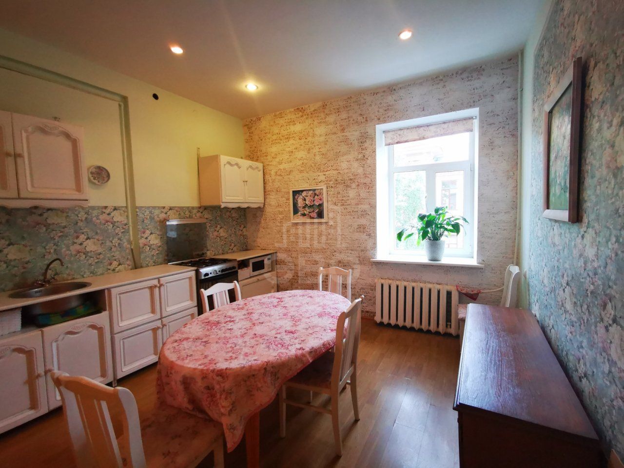 четырехкомнатная квартира в Санкт-Петербурге по адресу: Малая Посадская ул., 19