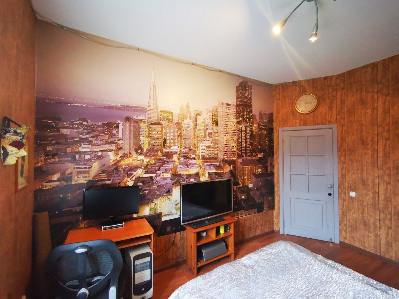 четырехкомнатная квартира в Санкт-Петербурге по адресу: Малая Посадская ул., 19