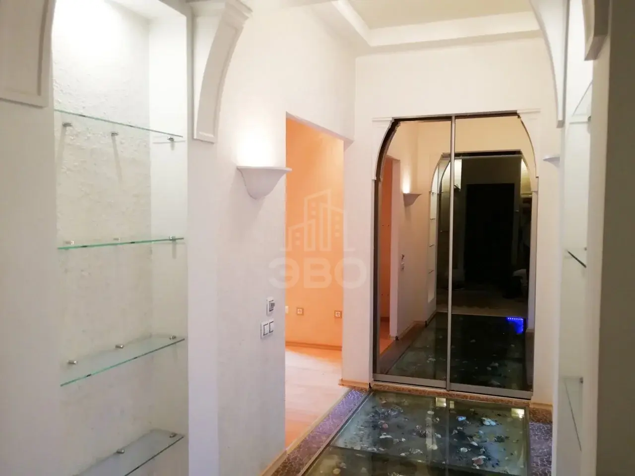 трехкомнатная квартира в Санкт-Петербурге по адресу: Савушкина ул., 124, к 1