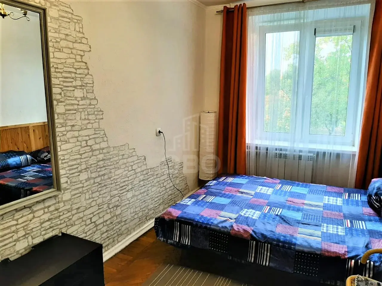 трехкомнатная квартира в Санкт-Петербурге по адресу: Новосибирская ул., 18, к 5