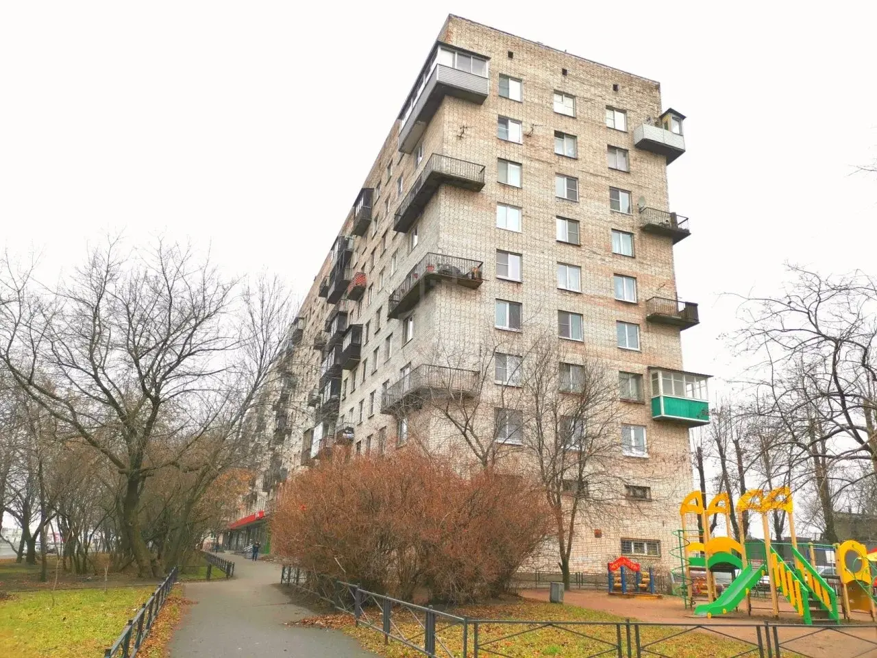 трехкомнатная квартира в Санкт-Петербурге по адресу: Двинская ул., 15