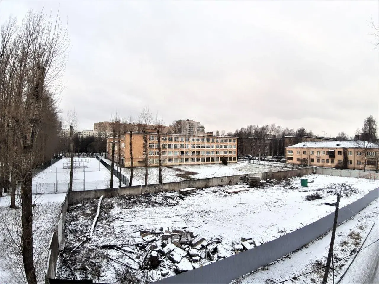 трехкомнатная квартира в Санкт-Петербурге по адресу: Замшина ул., 62