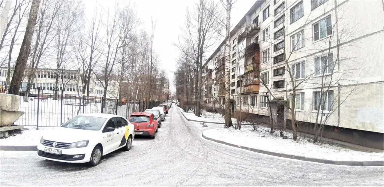 трехкомнатная квартира в Санкт-Петербурге по адресу: Замшина ул., 62