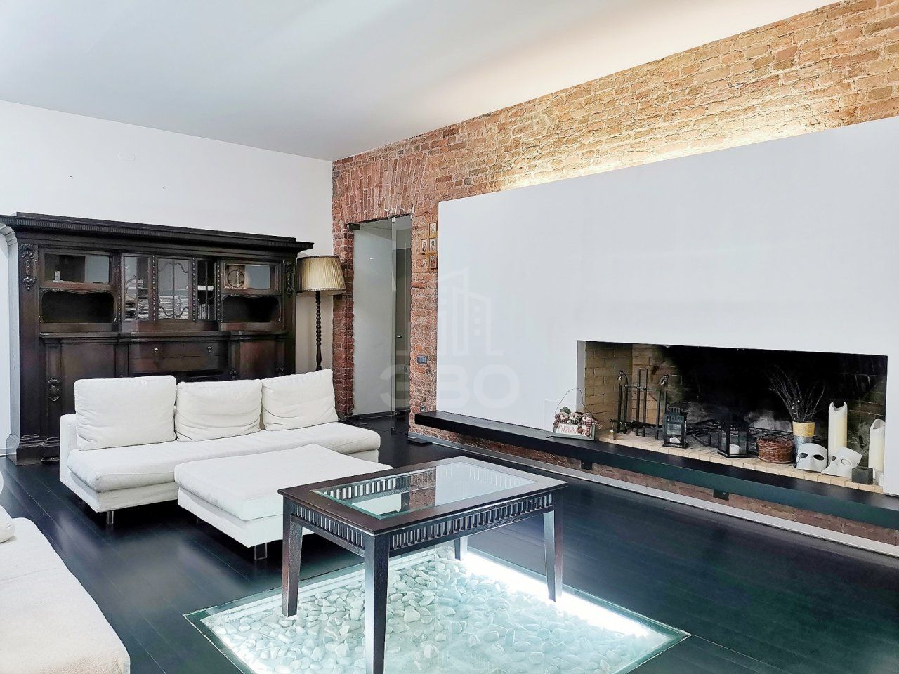 трехкомнатная квартира в Санкт-Петербурге по адресу: Миллионная ул., 19