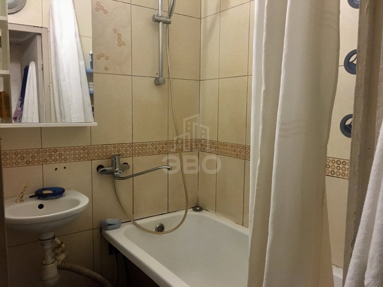 комната в Санкт-Петербурге по адресу: Добровольцев ул., 18