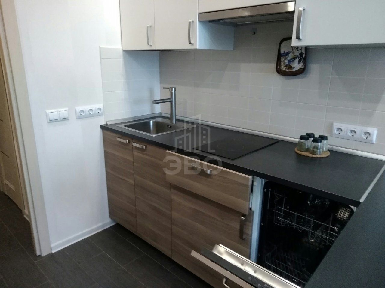 однокомнатная квартира в Санкт-Петербурге по адресу: Мебельная ул., 19