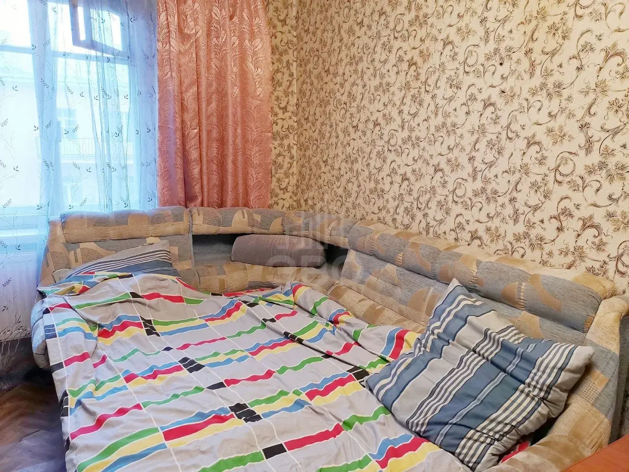 трехкомнатная квартира в Санкт-Петербурге по адресу: Ткачей ул., 48